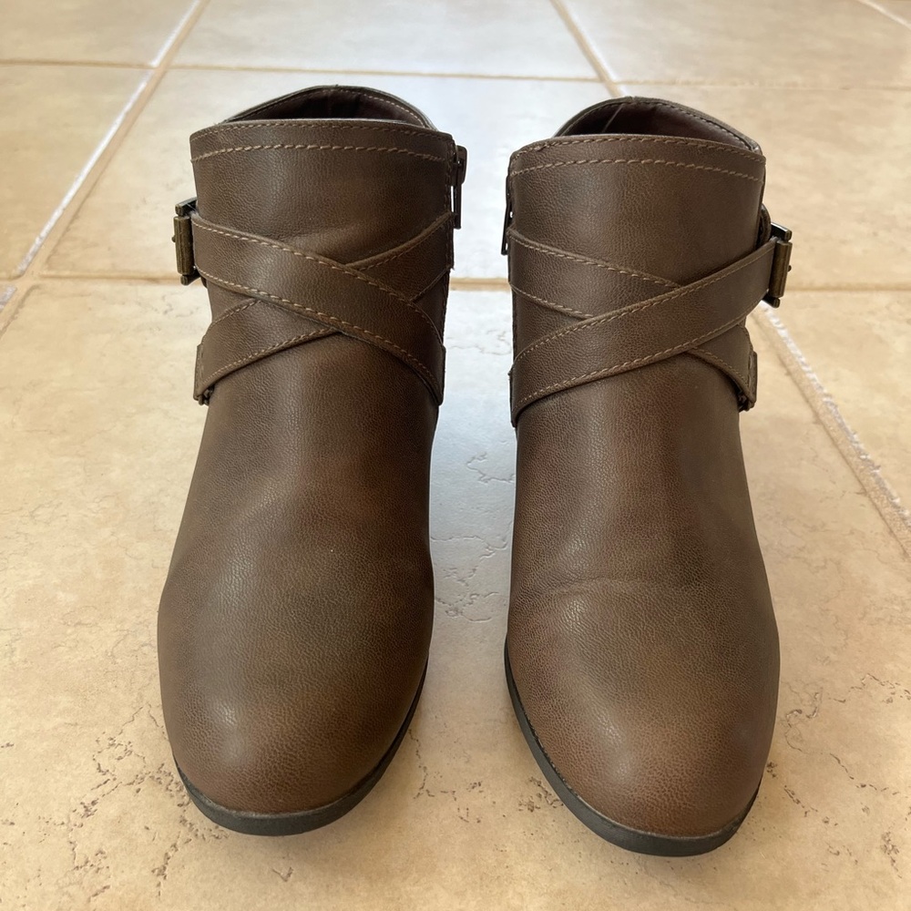 Women’s Dunes Ankle Boots (size 8M)
